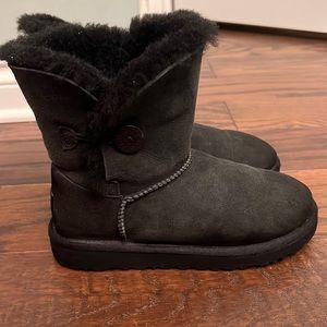 Bailey button Ugg boots, girls youth size 3, black